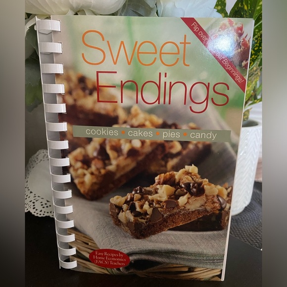 π½οΈπ RETIRED COLLECTIBLE COOKBOOK BUNDLE! SET OF 4! NEVER USED! - Picture 5 of 7